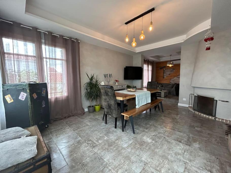 Comme A La Maison Narbonne Bagian luar foto
